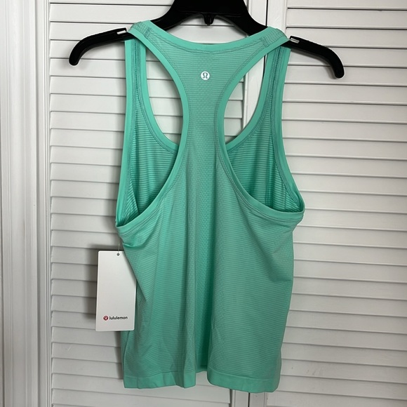 Lululemon RB Tank Size 8 New With Tags - Picture 4 of 5
